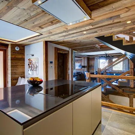 Luxury Alpine Escape - Chalet Jacuzzi