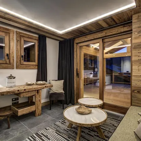 Chalet Luxury Alpine Escape - Chalet Jacuzzi